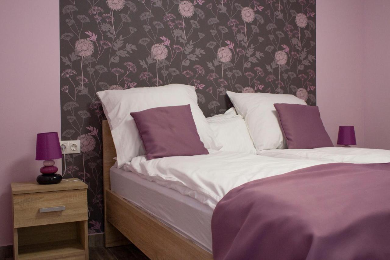 Ilona Apartman Gyula Esterno foto
