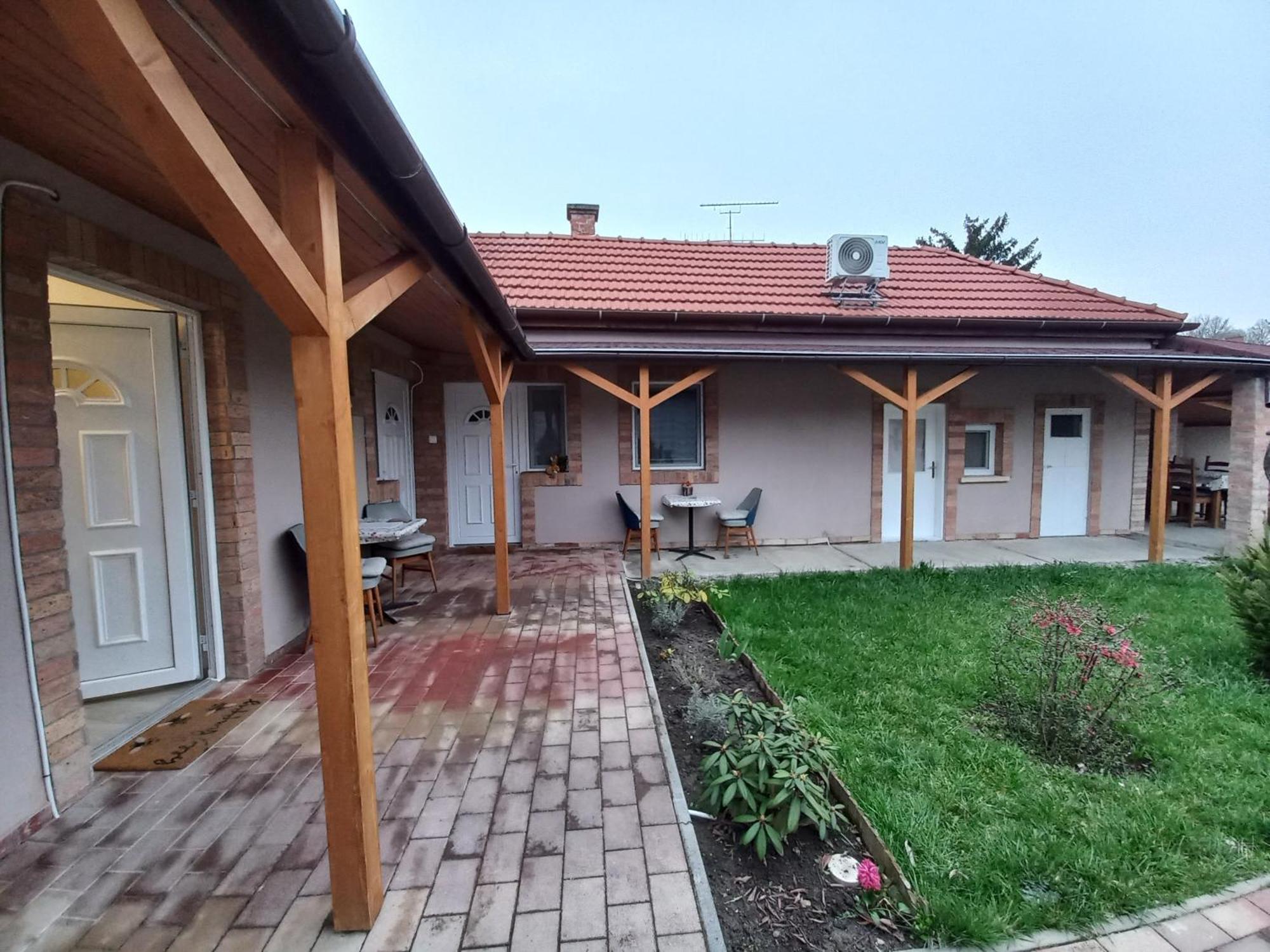 Ilona Apartman Gyula Esterno foto