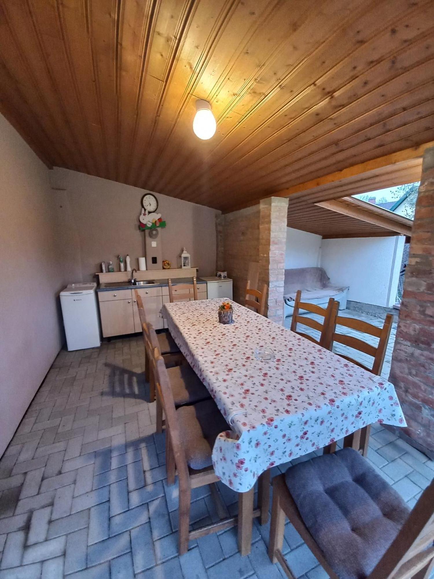 Ilona Apartman Gyula Esterno foto